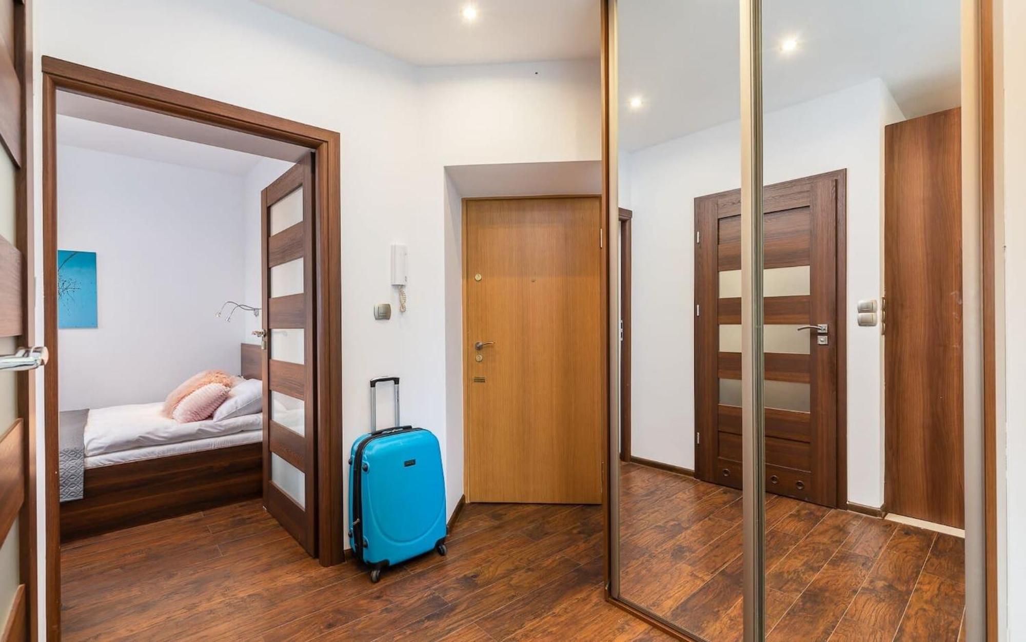 Rent Like Home - Aleja Solidarnosci 105/111A วอร์ซอ ภายนอก รูปภาพ